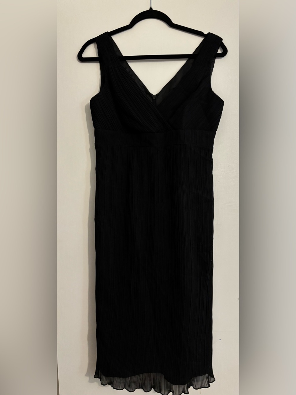 Evan Picone Black Sleeveless V-Neck Midi Dress